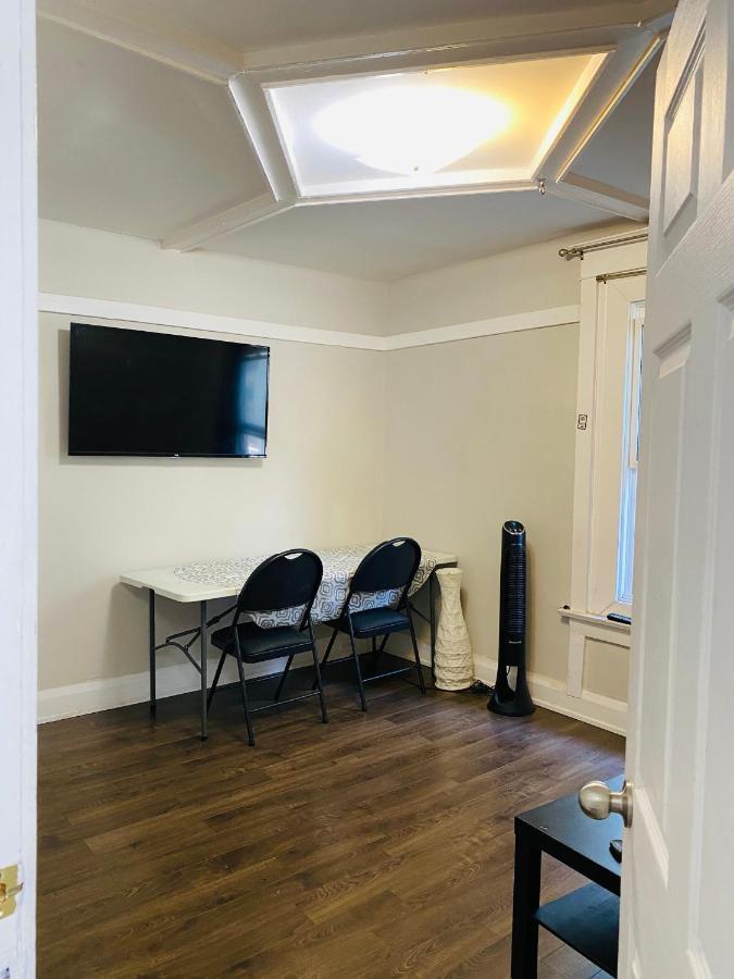 Lovely II Space Share A Room East York Canada Toronto Exterior photo